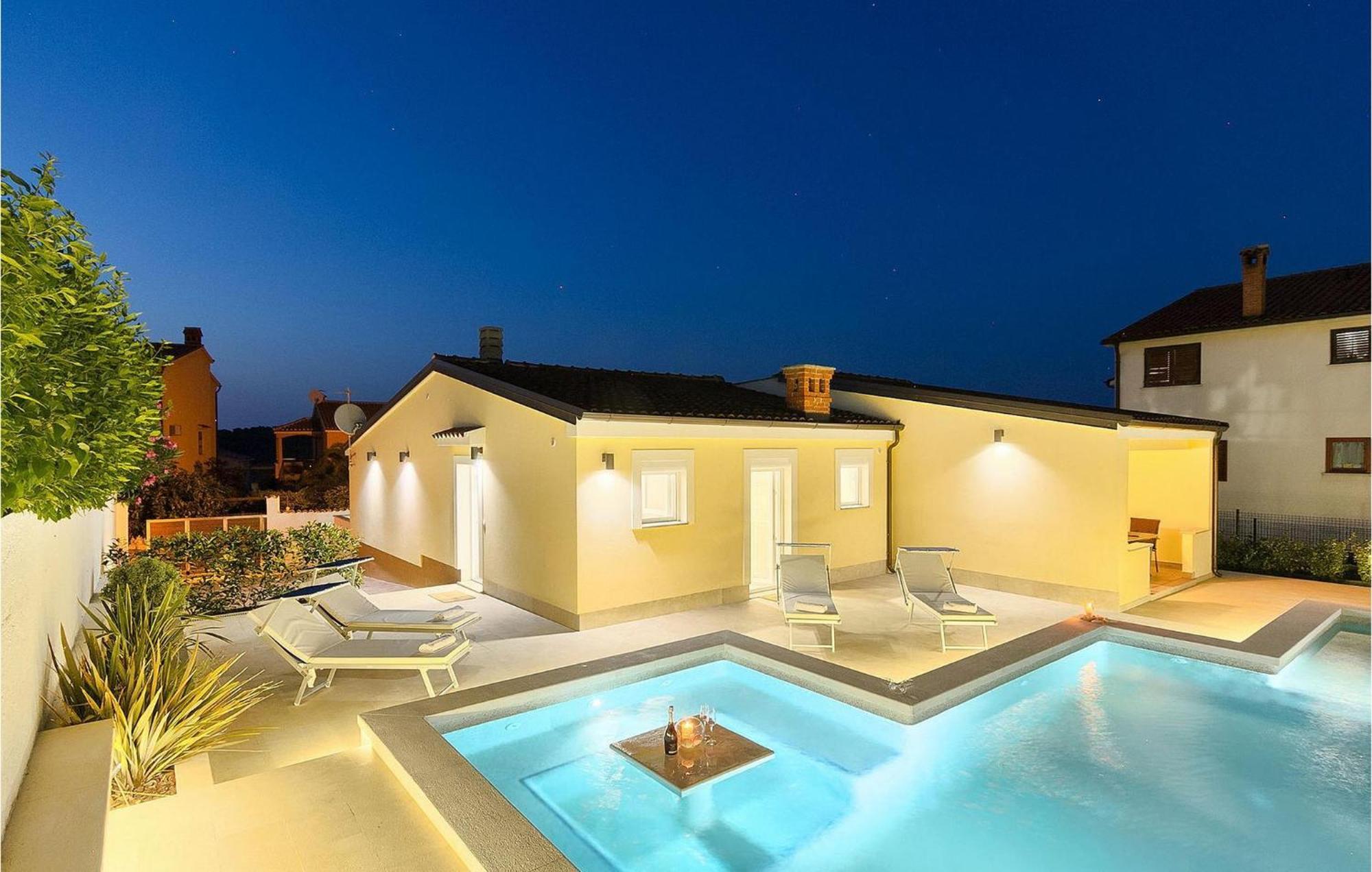 In With Outdoor Swimming Pool *