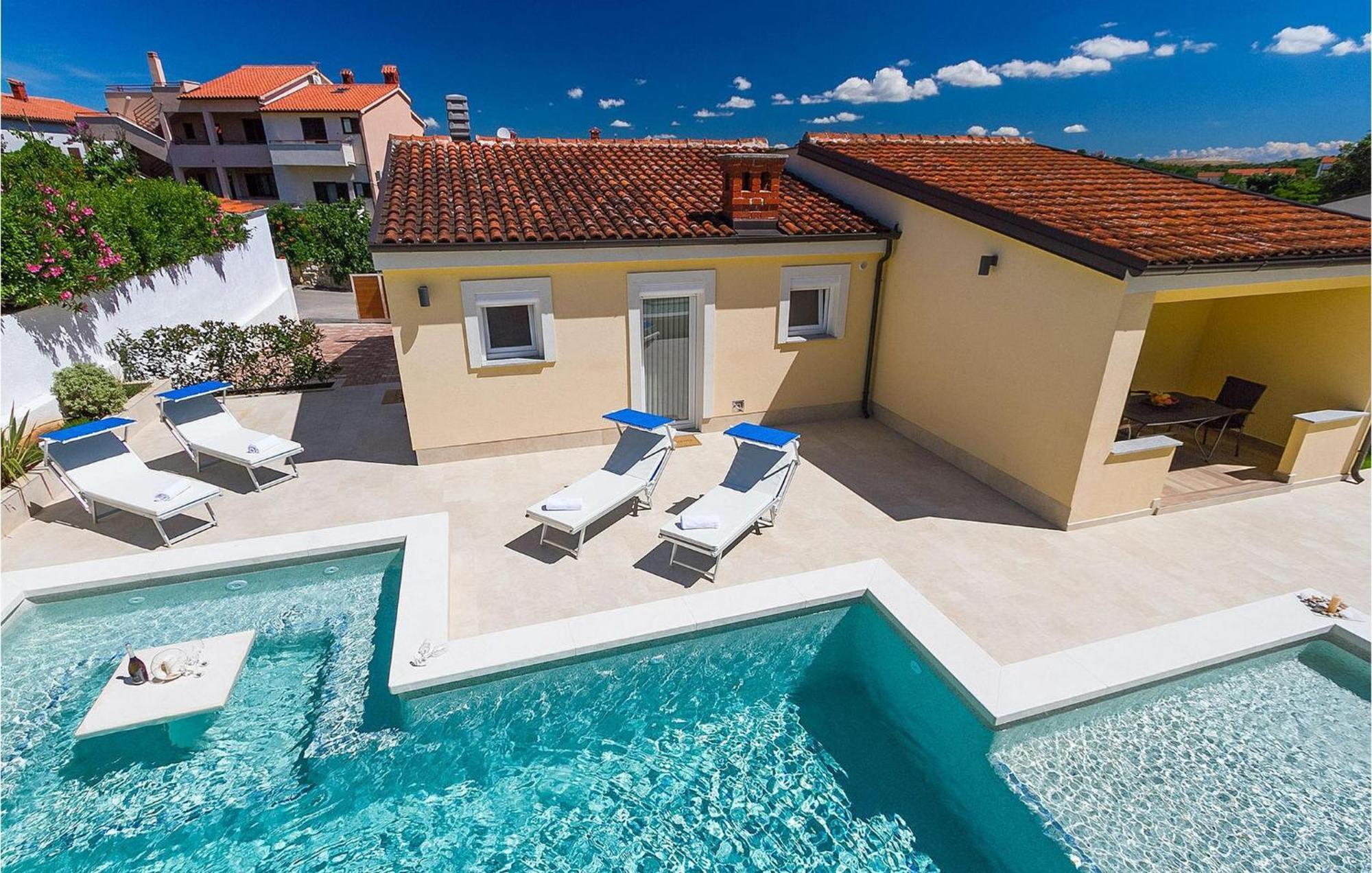 Vikendica In With Outdoor Swimming Pool *