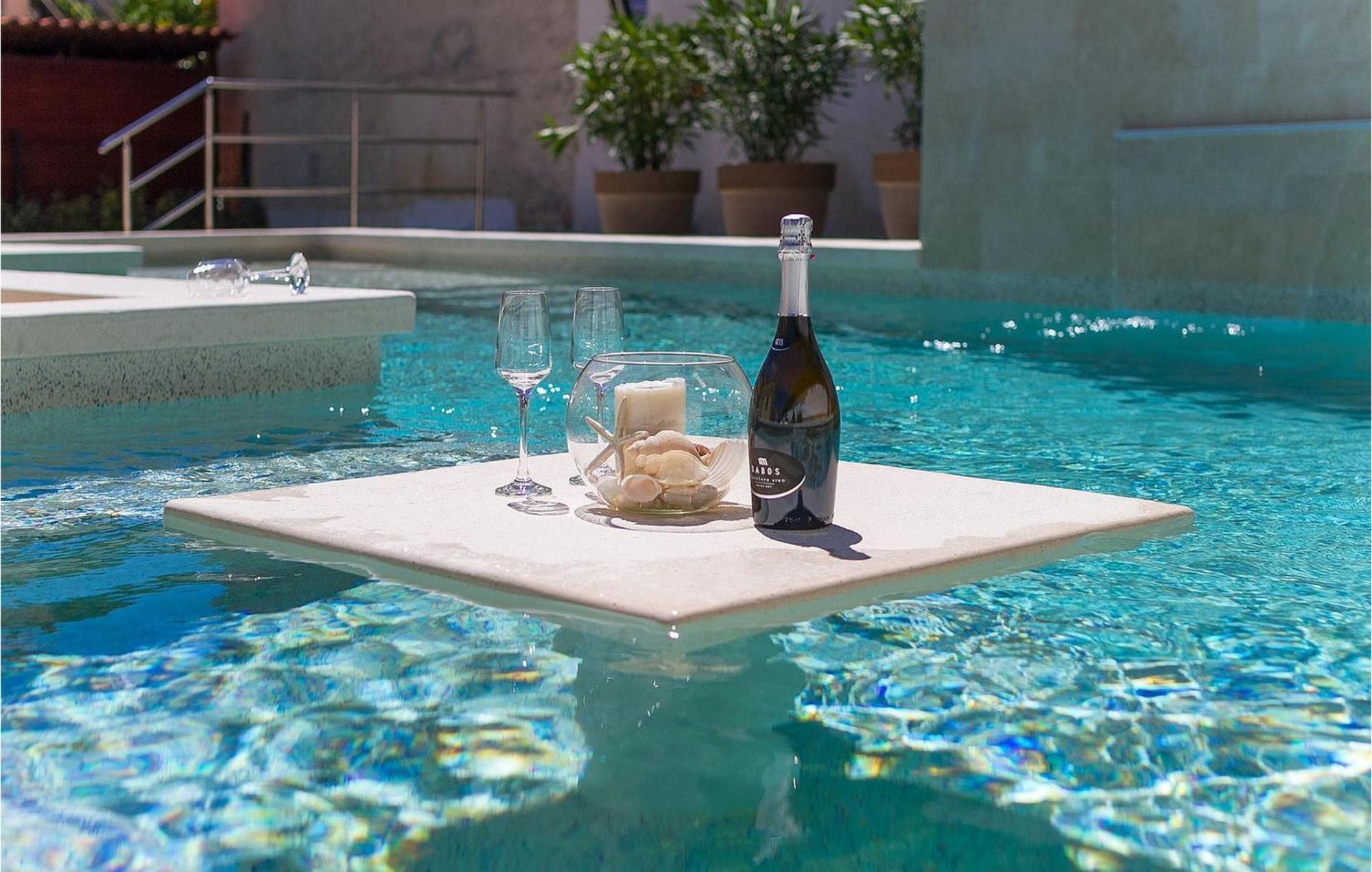 In With Outdoor Swimming Pool Pula