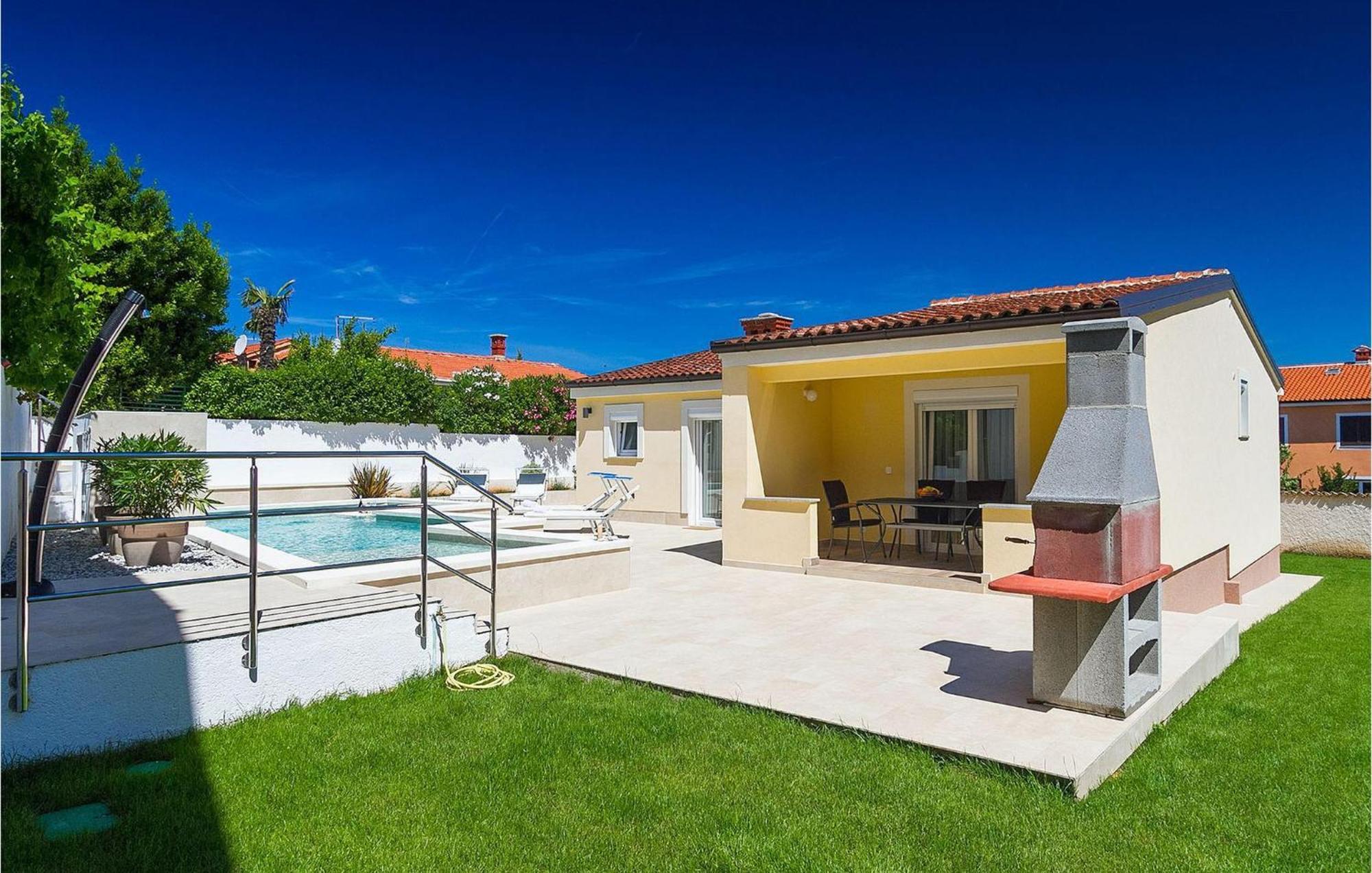 In With Outdoor Swimming Pool *